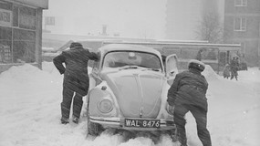 QUIZ. Życie codzienne czasów PRL. Trzy ostatnie pytania to "zima stulecia"