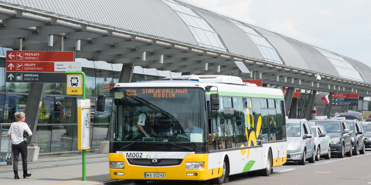 Trwające rozmowy z biurami podróży są już na ostatniej prostej i - jak zapewnia p.o. prezesa spółki MPL Warszawa/ Modlin - w te wakacje w porcie pojawią się pierwsze regularne, stałe czartery, a w kolejnym sezonie "wiele nowych połączeń".