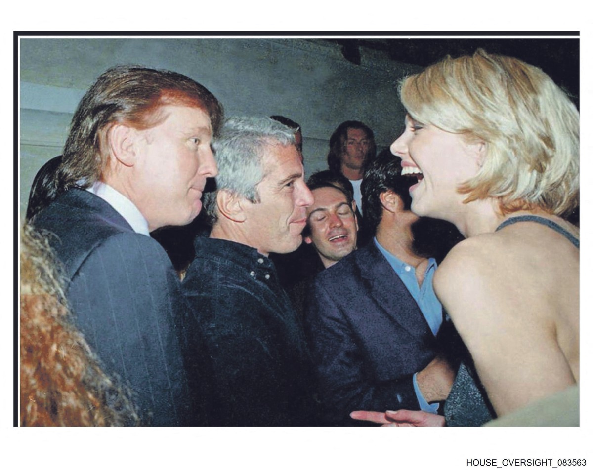 Jedno z udostępnionych przez Demokratów zdjęć ze zbiorów Jeffreya Epsteina