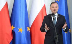Lekko spadają notowania prezydenta. Tak Polacy oceniają działalność Andrzeja Dudy [SONDAŻ]