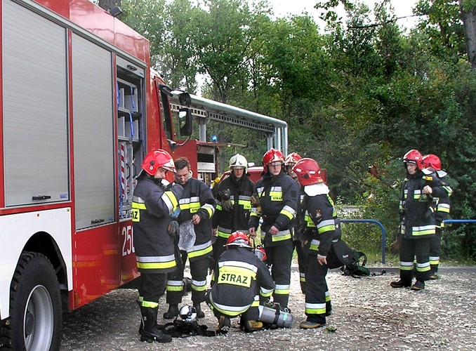Na miejsce natychmiast skierowano 15 jednostek straży pożarnej