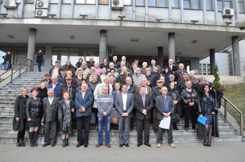 Mladenci sa predtavnicima likalne samouprave u Boru