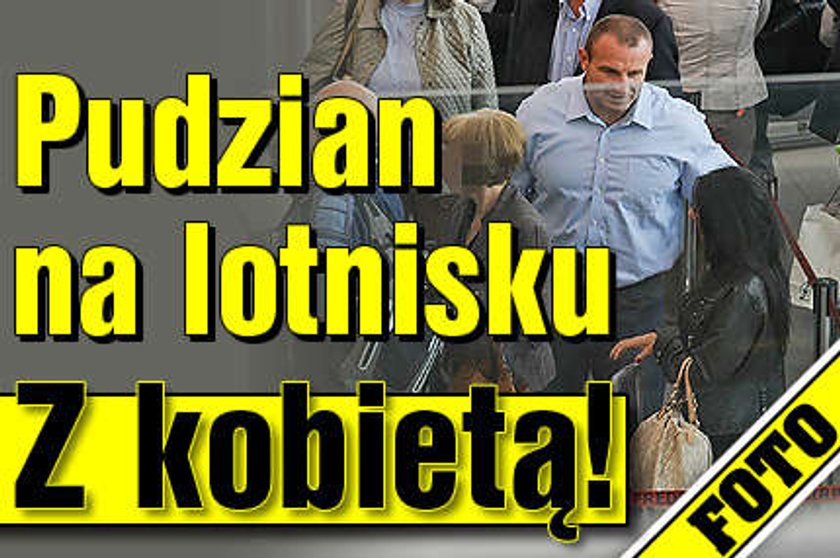 Pudzian na lotnisku Z kobietą FOTO