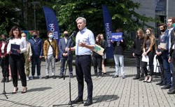 Biedroń ujawnia wyborcze hasło. "To odpowiedź na obecną sytuację"