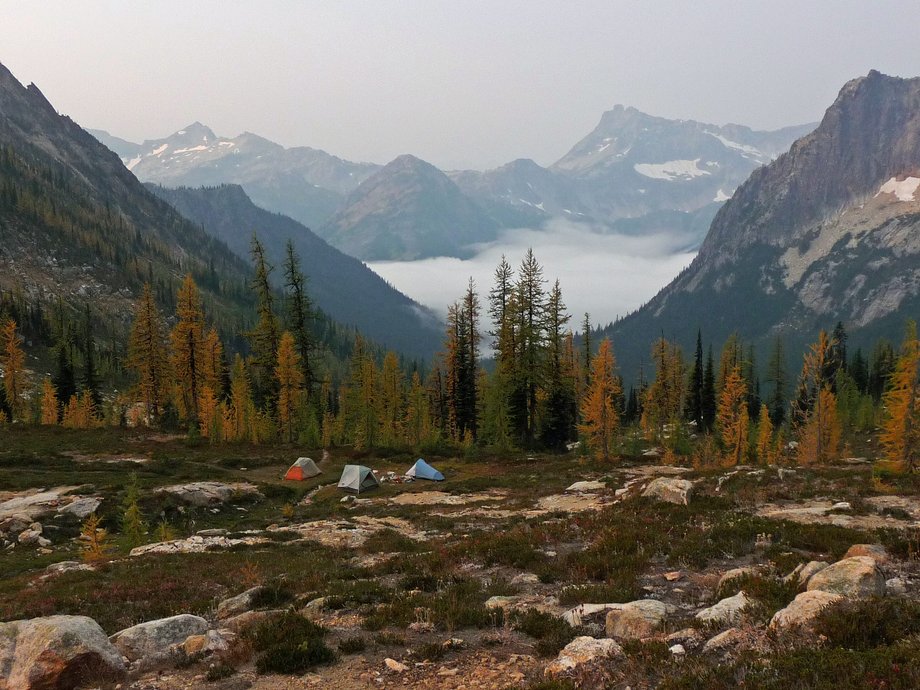 Przejdź się jednym z najpopularniejszych szlaków trekkingowych Ameryki Północnej o nazwie Pacific Crest Trail. Szlak prowadzi przez Kalifornię, Oregon oraz Waszyngton i mierzy łącznie ponad 4000 kilometrów.