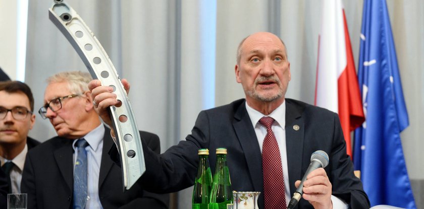 Rewelacje byłych członków komisji smoleńskiej! Macierewicz miał zablokować zakup maszyny do testu