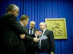 PiS musi przeprosić PO, ale tylko w połowie