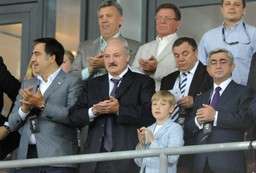 Saszka się dorwał do mikrofonu: Jak Łukaszenka doszedł do władzy