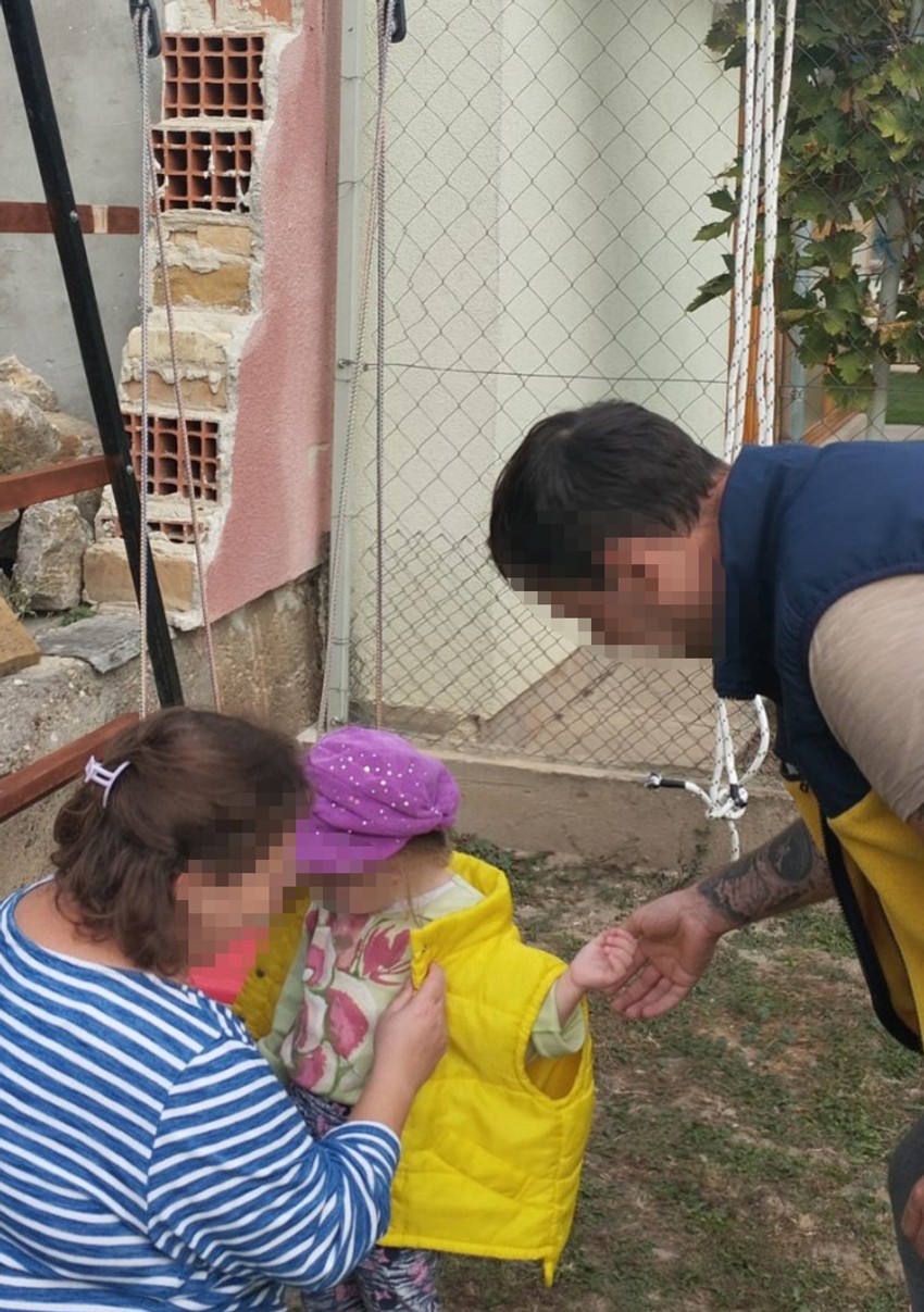 "Nije bolesna, mala Martina je zdravo, srećno i veselo dete,  ne znam kako plače, još nisam čula"