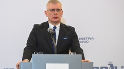 cenckiewicz "rozmkinił" safe. "nad programem wisi broń atomowa"
