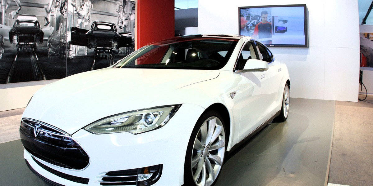 Model S był pierwszym masowo produkowanym elektrycznym sedanem klasy premium 