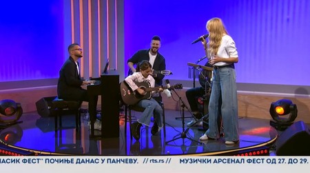 Malena Antonina sa majkom na RTS