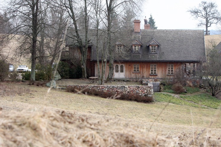 Posiadłość Janusza Palikota w Dzierwanach na Sulwaszczyźnie