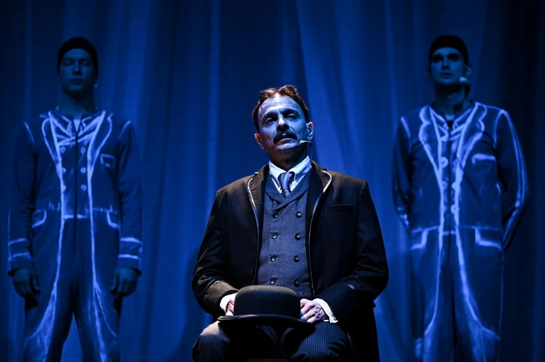 Bojan Žirović kao Tesla