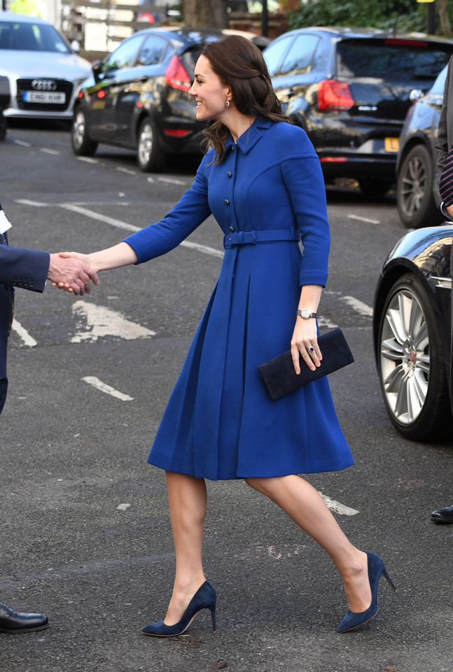 Księżna Kate i jej granatowa stylizacja