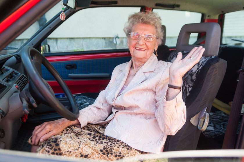 Ma 92 lata i nadal jeździ autem