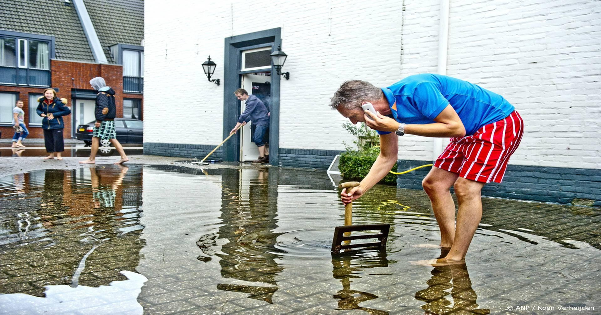 Verzekeraars: Honderden schademeldingen na onweer Nederland