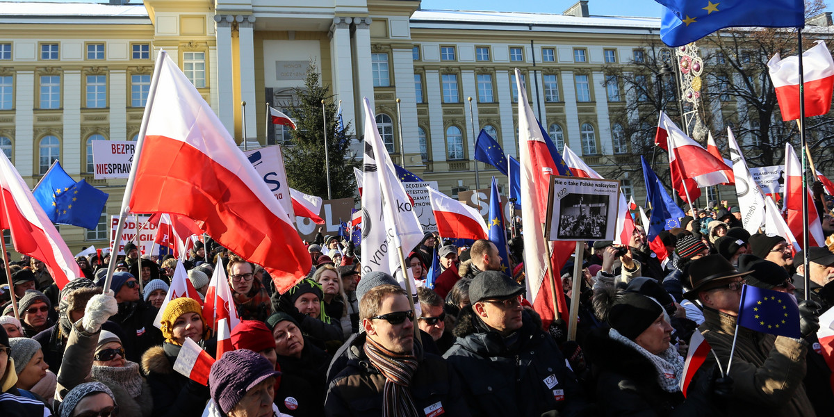 Utrudnienia w komunikacji miejskiej podczas zgromadzeń i przemarszów