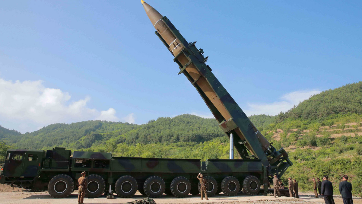 Korea Płn. przeprowadziła dziś kolejną próbę rakiety balistycznej; Pentagon ustalił, że był to międzykontynentalny pocisk balistyczny (ICBM), który pokonał dystans około 1 tys. km zanim zatonął u wybrzeży Japonii.