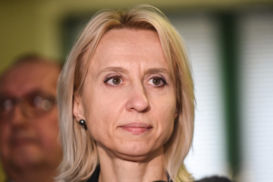 Była minister finansów zauważyła, także że „obecnie zarówno rządy, jak i banki centralne w sposób zmasowany działają na rzecz utrzymania płynności firm”. Jednak jej zdaniem, „i tak najprawdopodobniej dynamika spadku PKB będzie znacznie bardziej dotkliwa niż w czasie globalnego kryzysu finansowego”. Na zdjęciu Teresa Czerwińska jeszcze jako szefowa resortu finansów. 