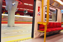 Awaria w metrze. Pociąg z pasażerami przez godzinę stał w tunelu [WIDEO]