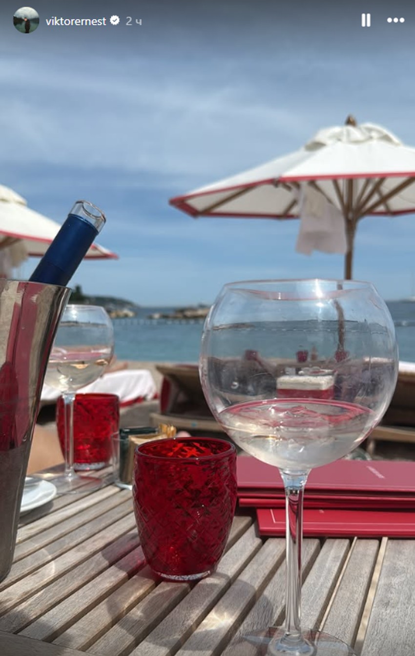 Viktor Živojinović odmara na moru