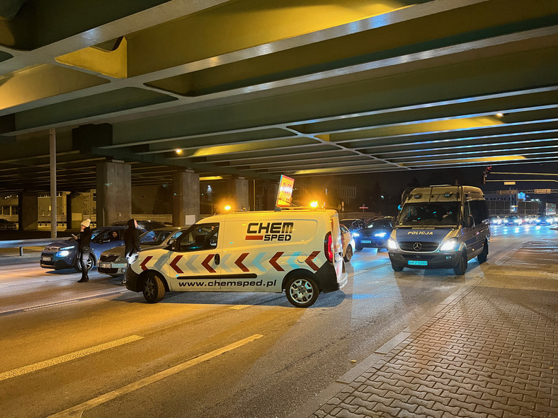 Transport gigantycznej maszyny TBM w Warszawie