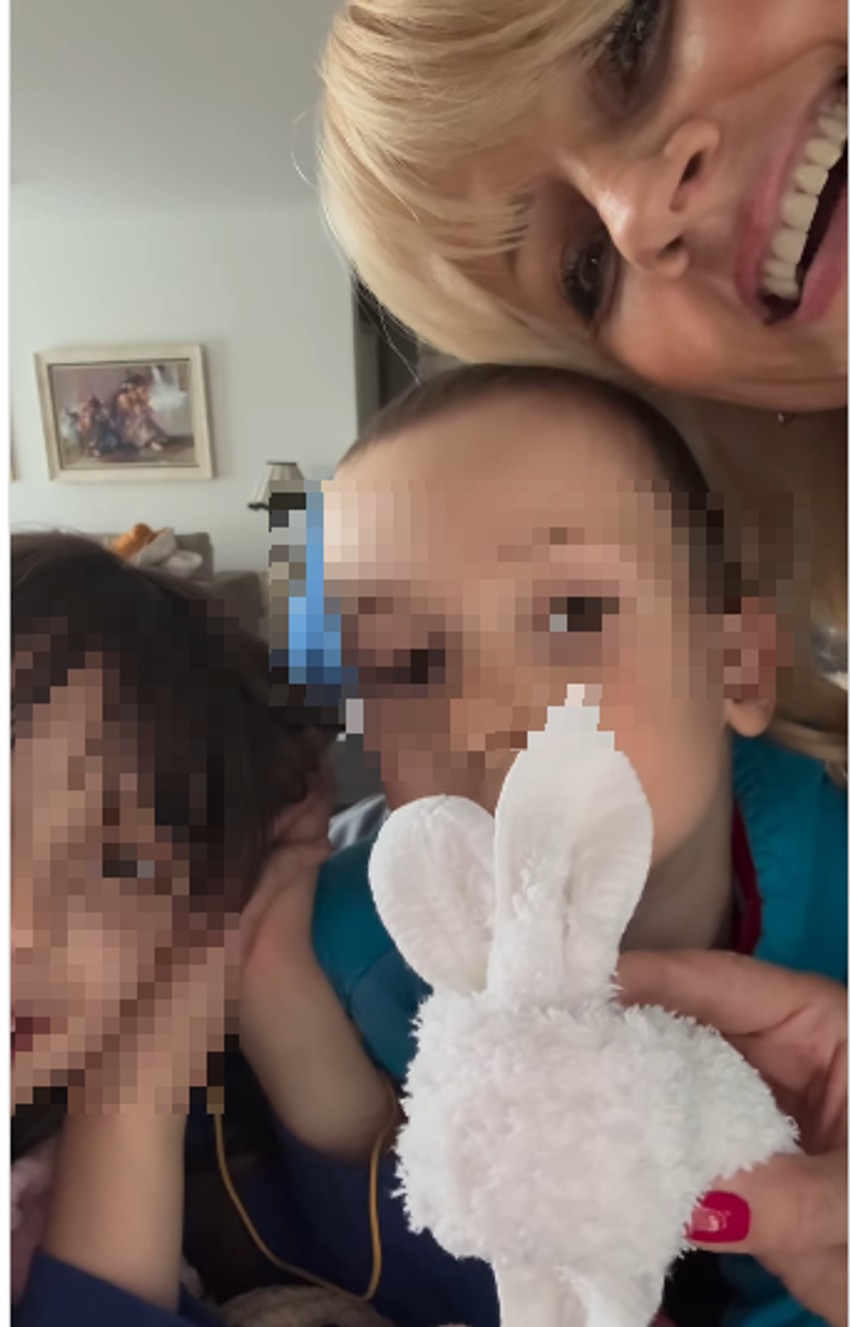 Slavica Rokvić sa unucima