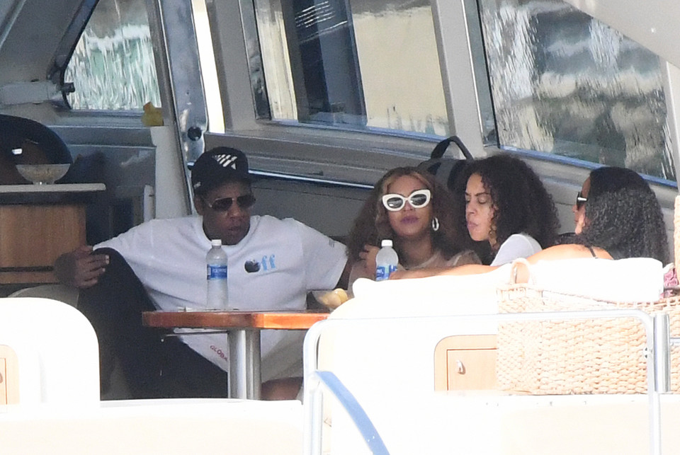 Beyonce i Jay Z wypoczywają na jachcie w Miami