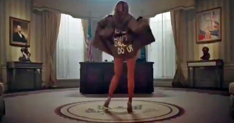 Melania Trump tańczy nago w Białym Domu w teledysku rapera, którym jest T.I.?