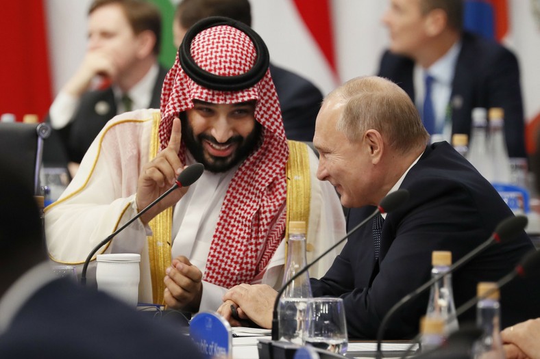 Prezydent Rosji Władimir Putin i faktyczny władca Arabii Saudyjskiej Muhammad ibn Salman na szczycie przywódców G20 w Buenos Aires. Listopad 2018 r. 