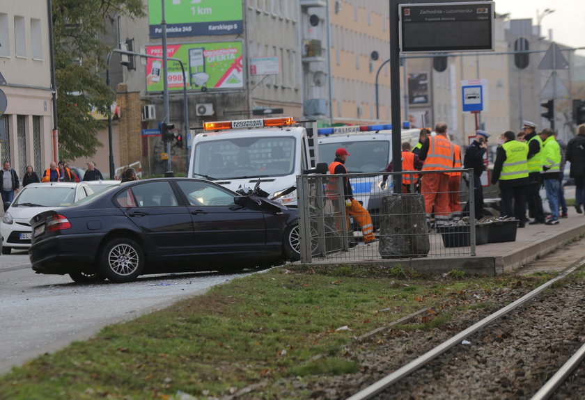 Pijany wjechał w przystanek 