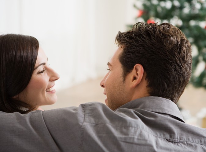 Odchodź od stołu w chwili, gdy czujesz, że jeszcze byś coś zjadł. Gwarantujemy, że w niedługim czasie poczujesz przyjemne uczucie sytości. Generalnie staraj się jak najczęściej odchodzić od stołu. Zajrzyj do pokoju, w którym bawią się dzieci, pójdź do kuchni, by pozmywać naczynia albo po prostu zacznij długą pogawędkę z dawno niewidzianym kuzynem. Siedząc non stop przy stole, będziesz automatycznie sięgał po dania, nawet gdy będziesz maksymalnie najedzony.