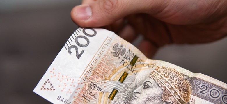 Od jakiej kwoty bank informuje Urząd Skarbowy? Zobacz, jakie przelewy są kontrolowane