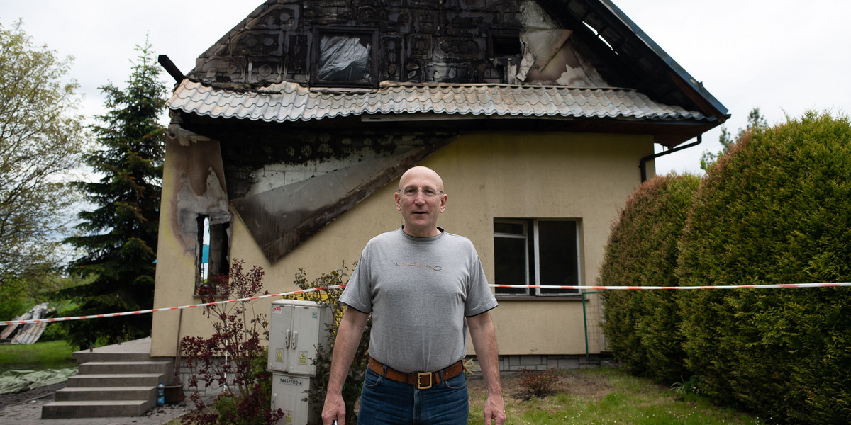 Pan Maciej Dembkowski (53 l.) jest założycielem zbiórki na odbudowę domu.