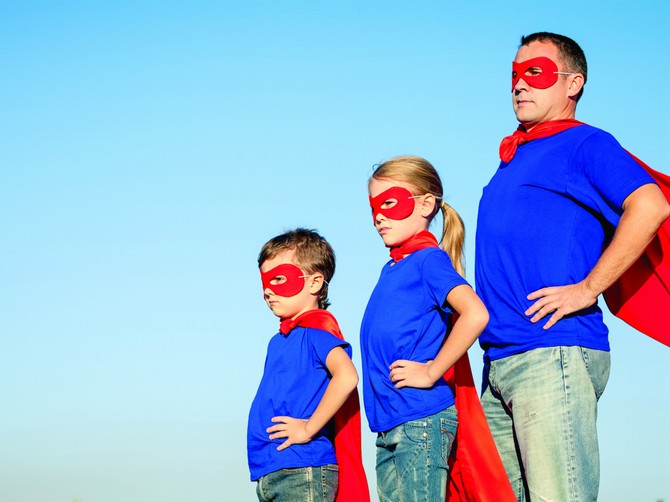 141383_stockphotofatherandchildrenplayingsuperheroatthedaytimepeoplehavingfunoutdoorsconceptof562061143