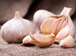 Przemycali czosnek do Europy. Wydano za nimi list gończy