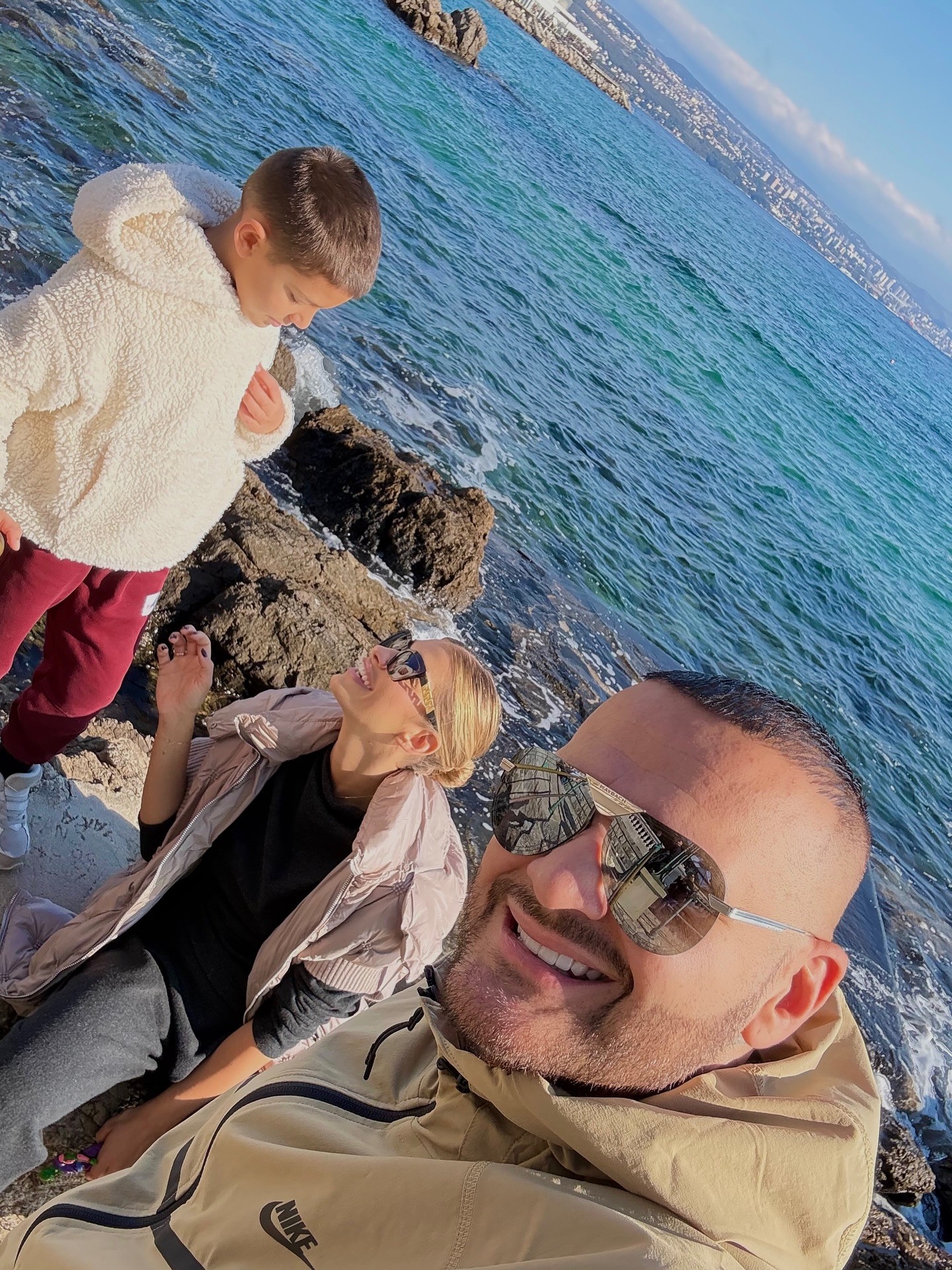 Jasmina Alagič s manželom Rytmusom a ich synom Sanelom.