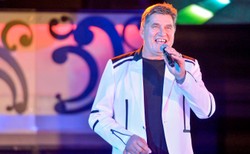 Wypowiedź lidera Bayer Full o koronawirusie zirytowała fanów. Zarzucają mu hipokryzję