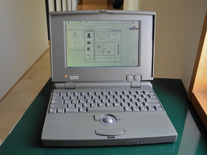 Macintosh PowerBook 100 - 1991. Fot. Flickr/raneko