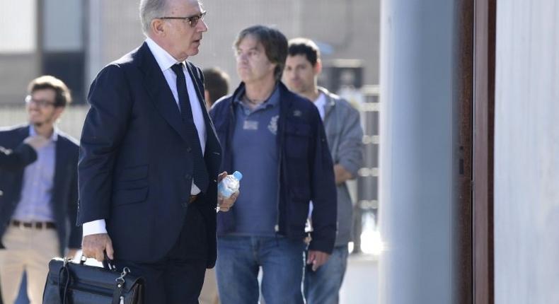 Former IMF chief Rodrigo Rato (L) arrives at the High Court in San Fernando de Henares, near Madrid for the Black cards of Bankia trial over bankers' luxury sprees, on September 26, 2016