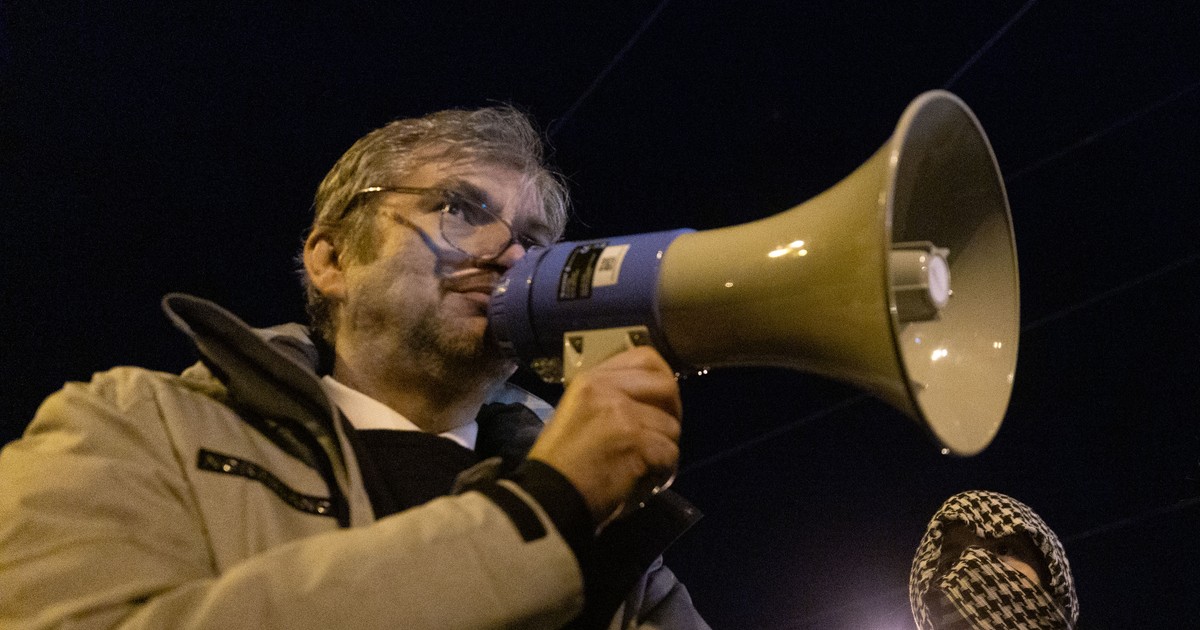 Hadházy Ákos stratégiát vált – kedden a Várba mennek