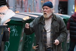 Bio je NAJSEKSEPILNIJI MUŠKARAC NA SVETU, sad izgleda kao BESKUĆNIK i niko ga ne prepoznaje: Nećete verovati ko je faca sa slike!