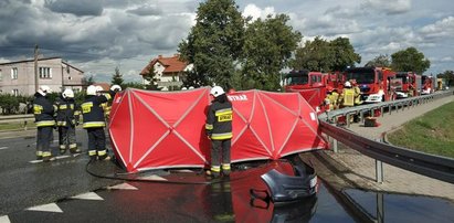 Kobieta z dzieckiem spłonęli żywcem w aucie. Tragedia w Nowych Zdunach. Pojawiła się potworna hipoteza