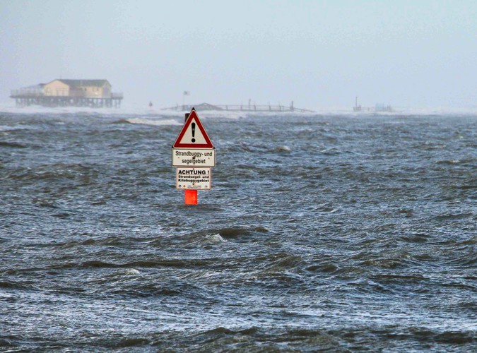 Sztorm na wybrzeżu w północnych Niemczech