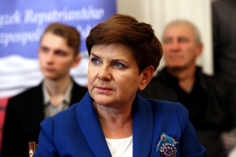 Warszawa, 17.10.2015. Wiceprezes PiS i kandydatka partii na premiera - Beata Szydło, podczas spotkania z repatriantami w ramach Nadzwyczajnego Zjazdu Związku Repatriantów RP, 17 bm. w Domu Polonii w Warszawie. (mr) PAP/Tomasz Gzell