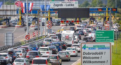 Ogromne korki na granicy utrudniają turystom powrót z wakacji. "10 km jechaliśmy 2 godziny"