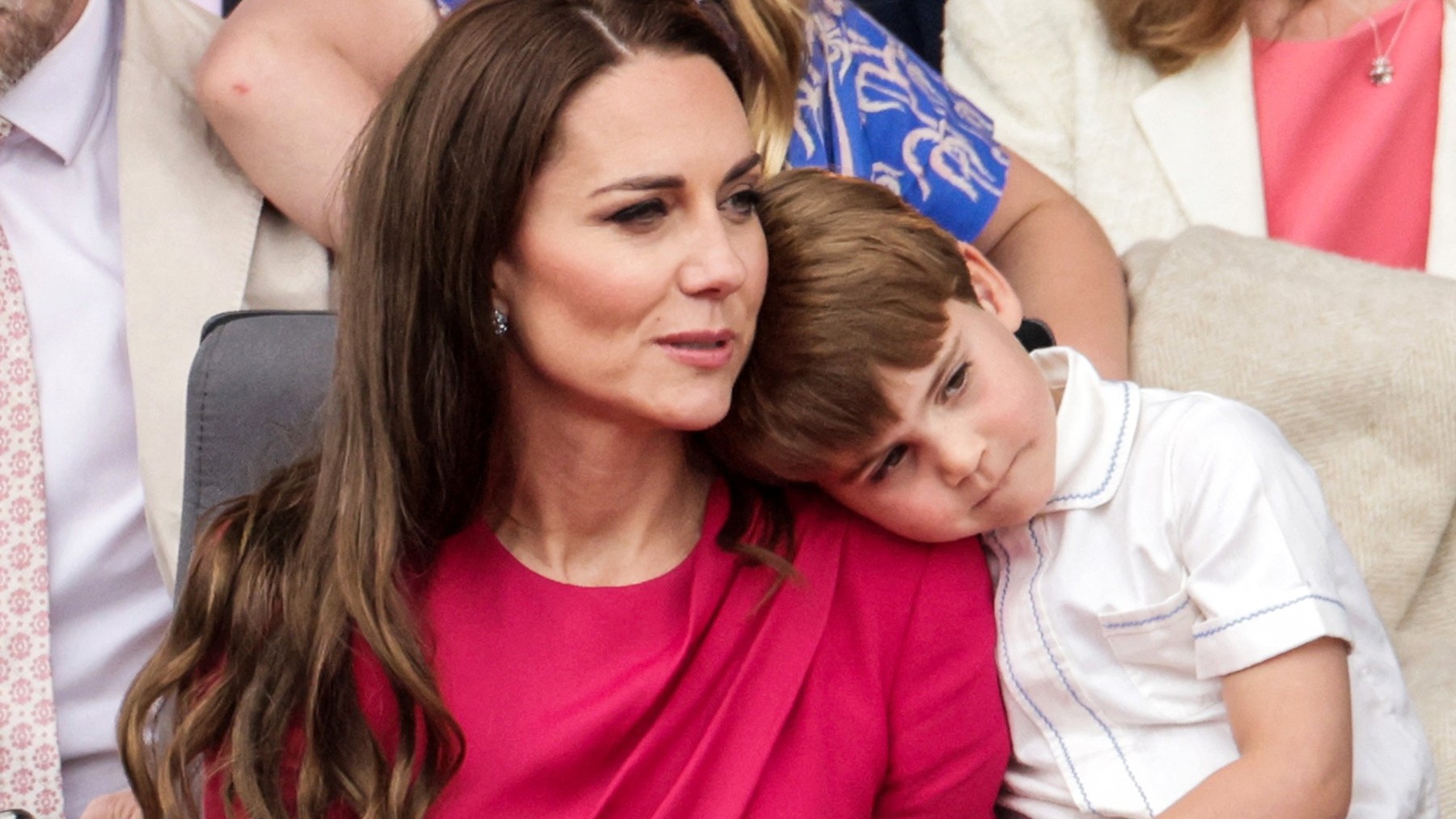 Kate spolu s princom Louisom z Cambridge počas osláv platinového jubilea kráľovnej Alžbety II.,  v Londýne 5. júna 2022