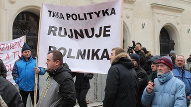 Zaostrza się rolniczy protest. Rozpoczęła się blokada torów