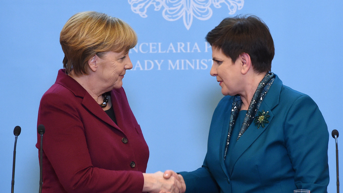 "Angela Merkel z saperską misją w Warszawie" – to tytuł artykułu w dzisiejszym numerze paryskiego dziennika "Le Monde", poświęconego wizycie kanclerz w Polsce. Dalej czytamy, że "Niemcy obawiają się izolacji Polski z powodu utrzymującego się sporu o państwo prawa".